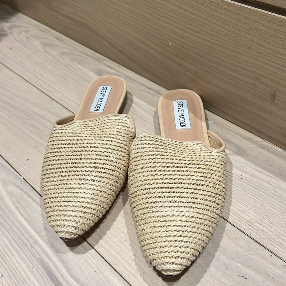 Steve Madden Women's Beige Straw Pointed-Toe Slip-On Mules